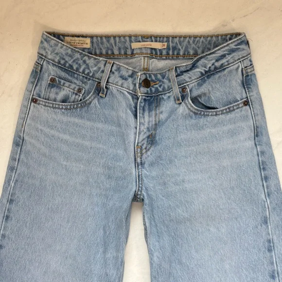 Levi’s Low Loose Size 26 Light Wash Wide Leg Jeans Baggy Relaxed Y2K Style - Picture 3 of 10